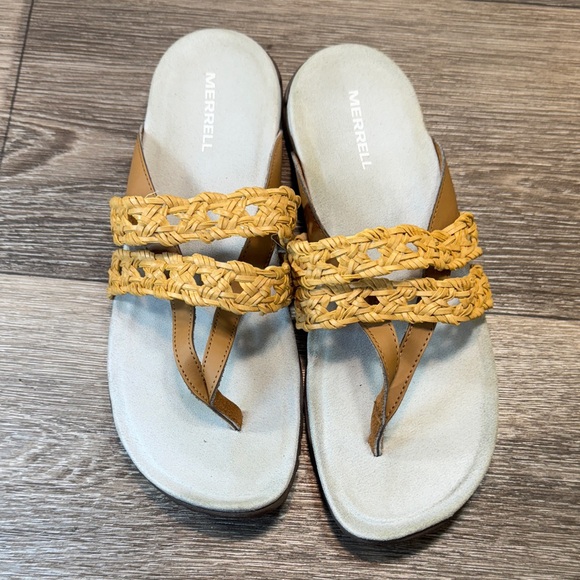 Merrell Shoes - Merrell Women's Yellow and Tan Sandals size 9 (j65)